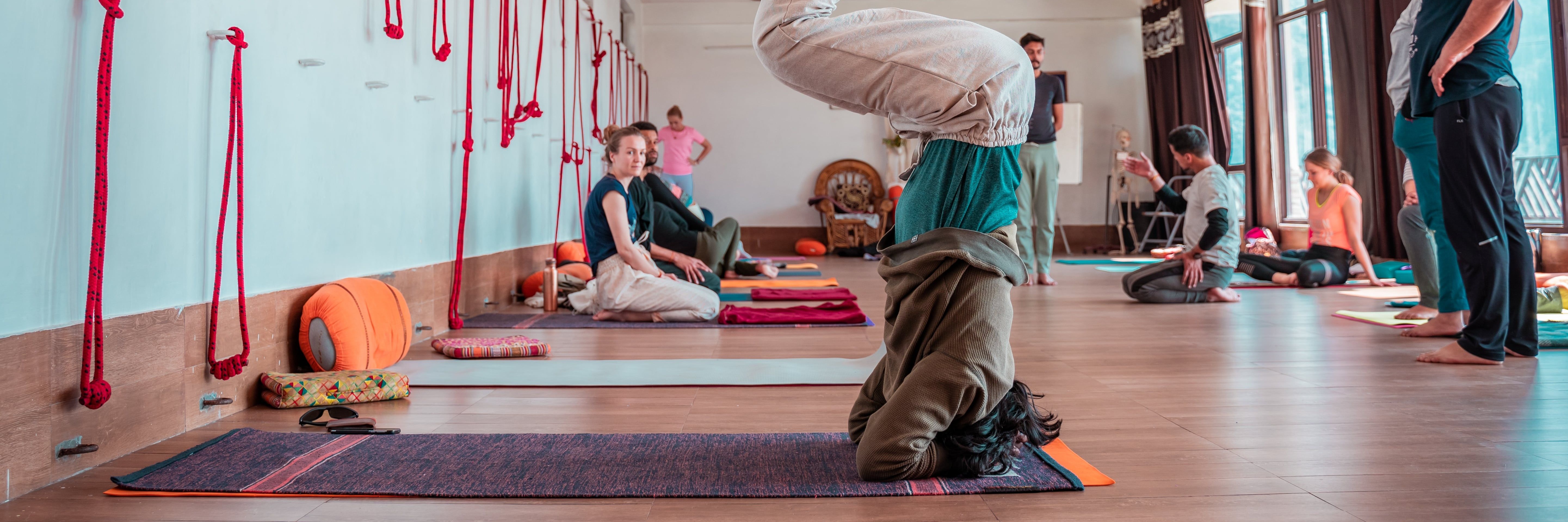Aula de Hatha Yoga Online com Simão, Online
