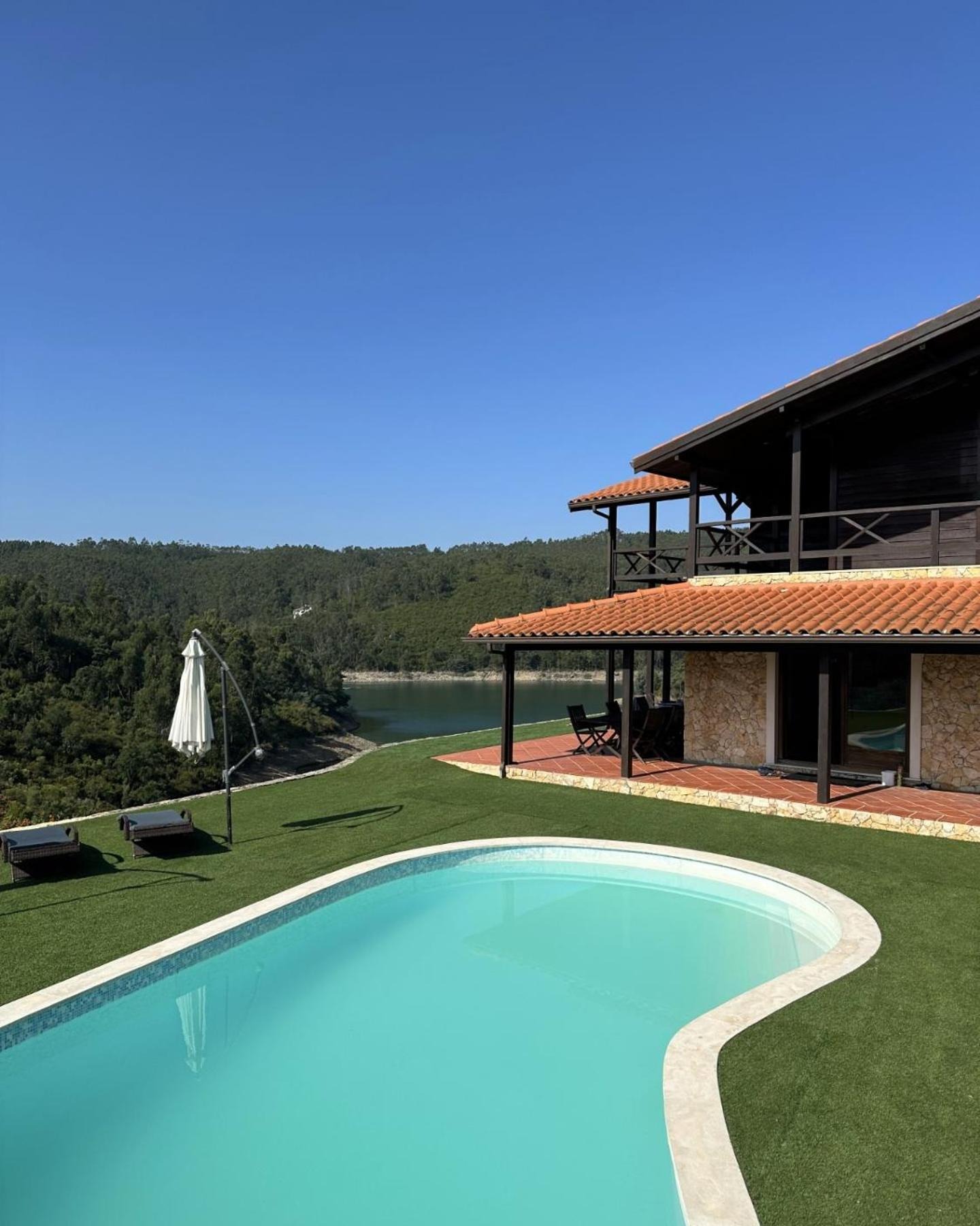 Lake Prestige Villa Castelo de Bode, Breathing Meditation, Tomar, Portugal